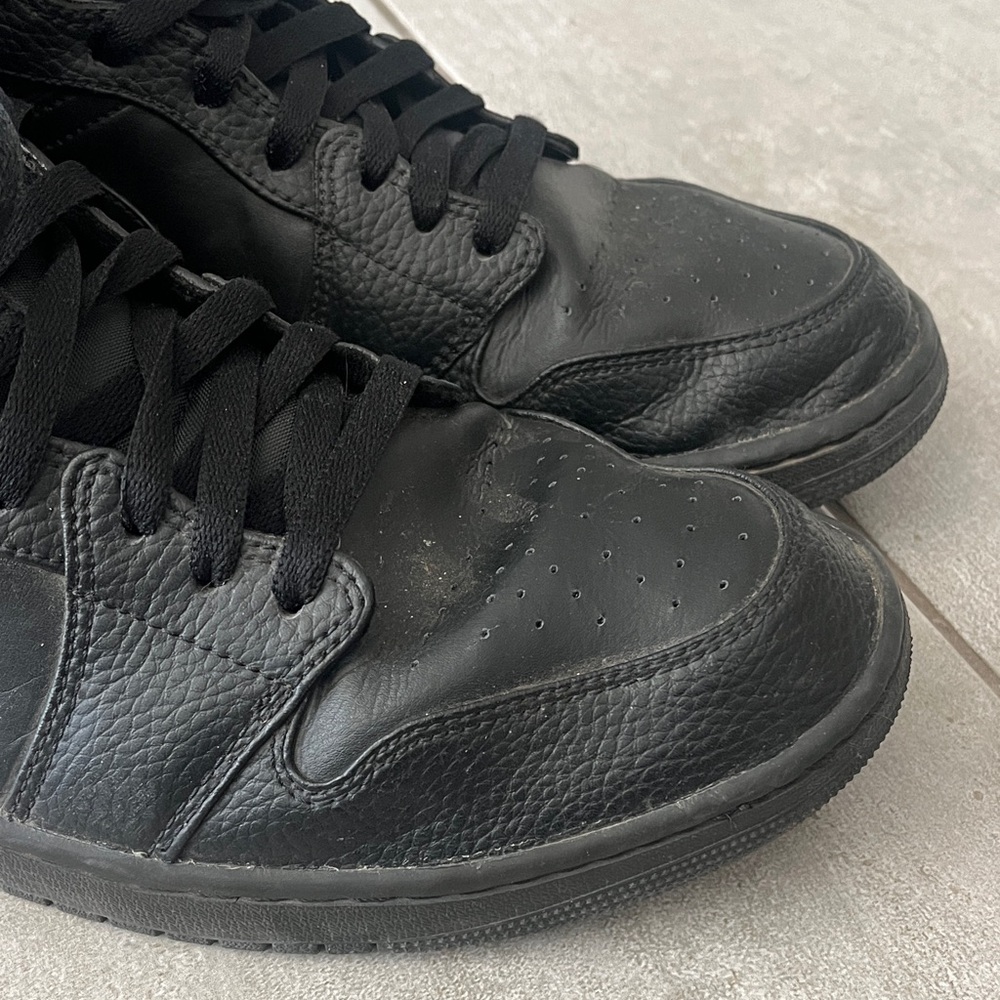 Nike Jordan 1 Mid Triple Black - Picture 3 of 10
